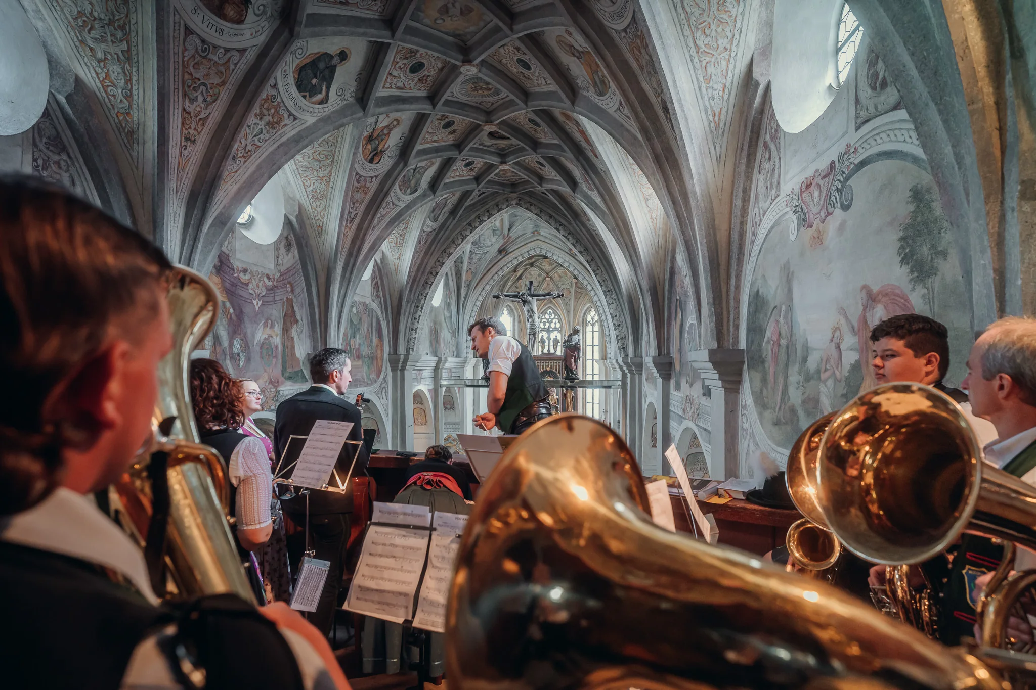 Musikensemble in der Klosterkirche Seeon während einer Hochzeit
