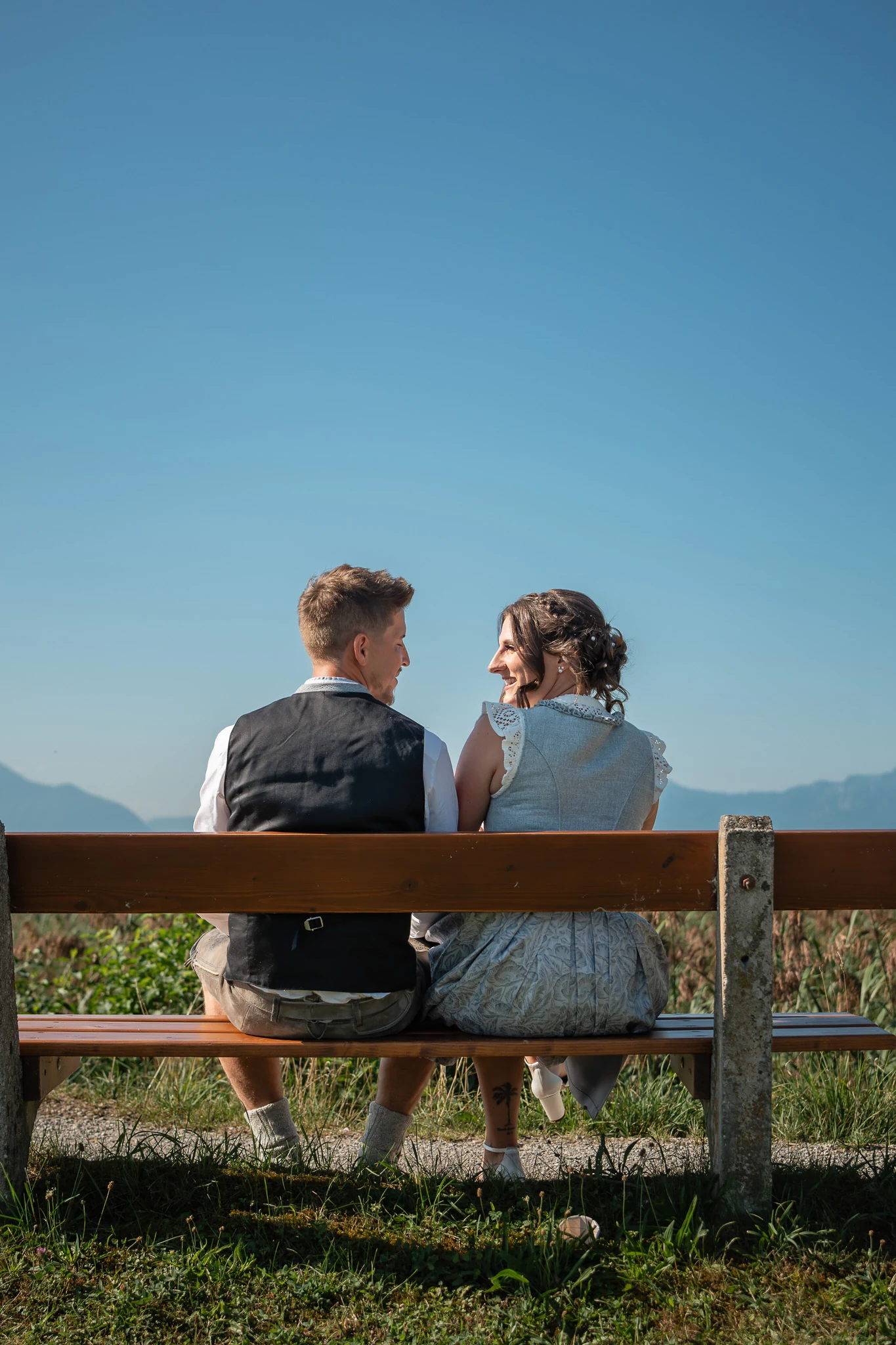 Brautpaar am Chiemsee bei der standesamtlichen Hochzeit in Seebruck