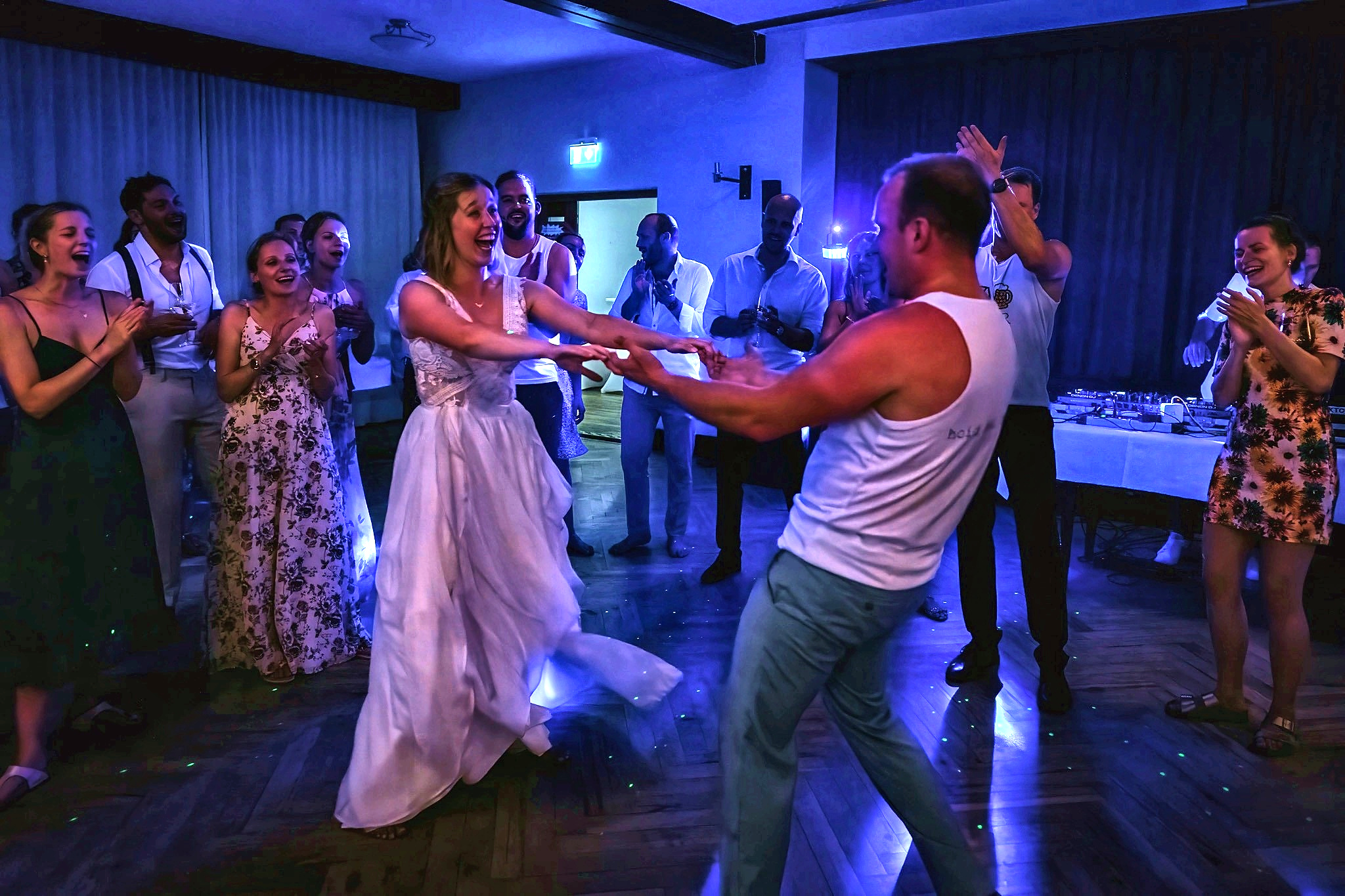 Lebendige Party bei einer Hochzeit im Alten Wirt in Seeon
