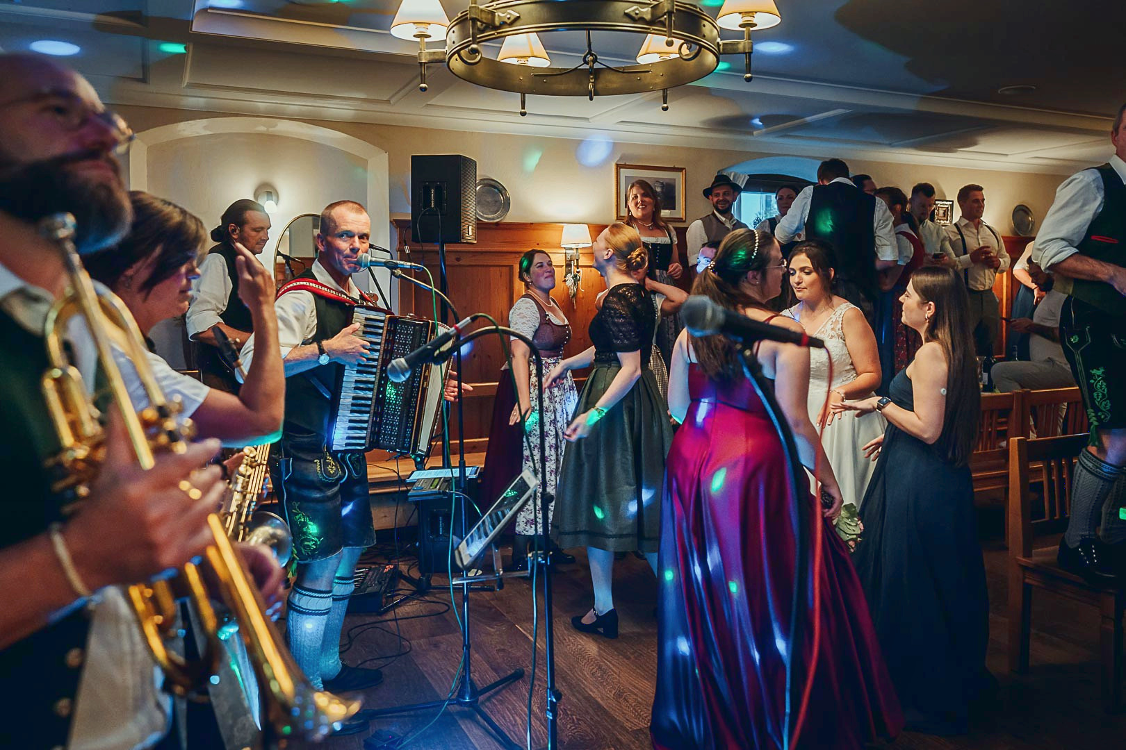 Live-Musik und Hochzeitsparty beim Wirt z’Engelsberg