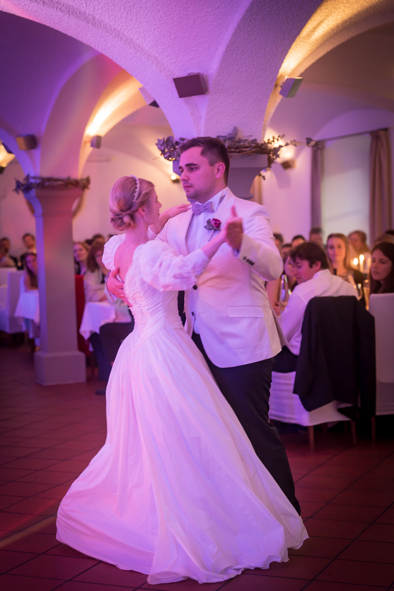 Nahaufnahme des Hochzeitstanzes im Landgasthof Angermühle in Altenmarkt