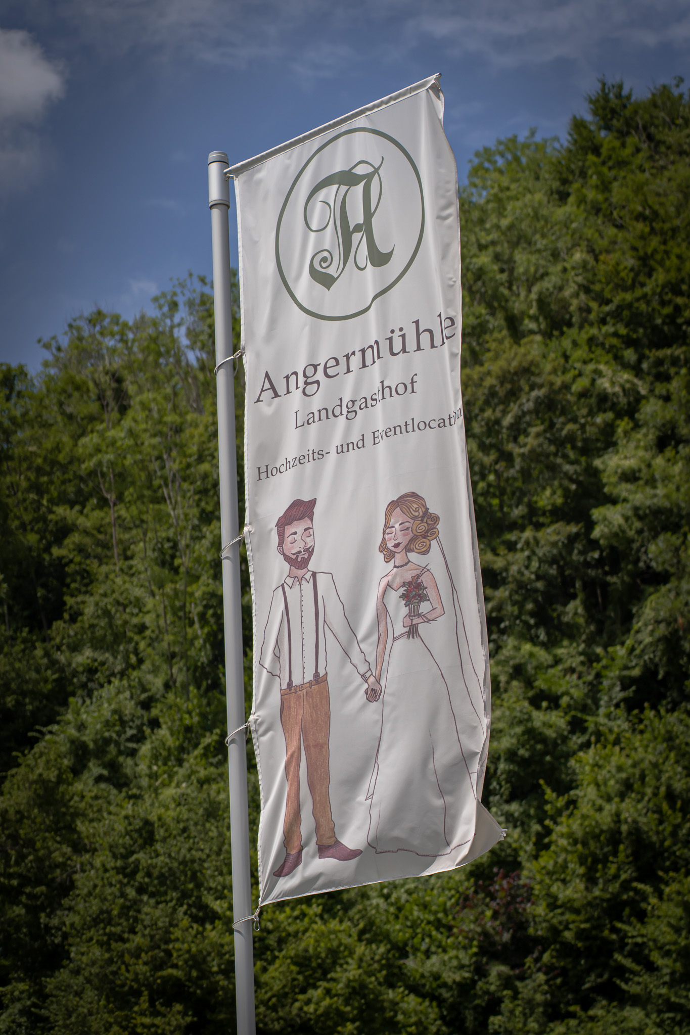 Schild des Landgasthofs Angermühle als Hochzeitslocation in Altenmarkt