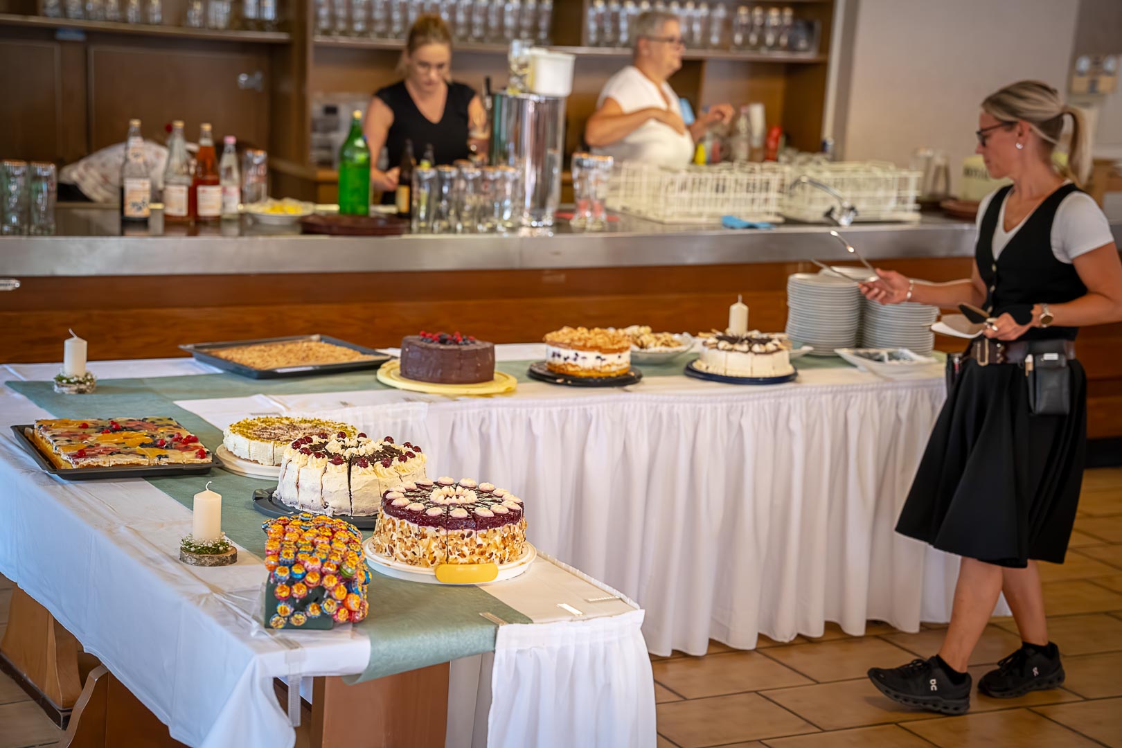 Dessert- und Kuchenbuffet bei einer Hochzeitsfeier im Gasthof Gruber in Pietling