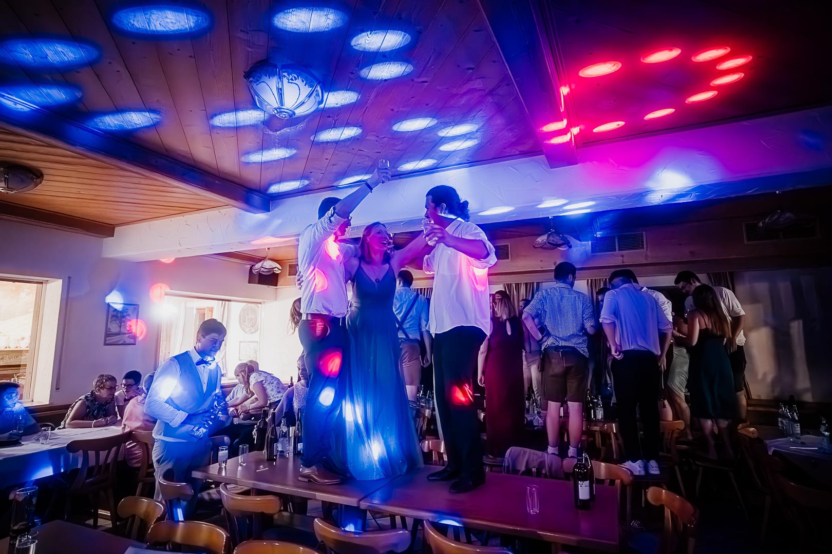 DJ-Party im Weinstüberl bei einer Hochzeitsfeier beim Wirt Gruber